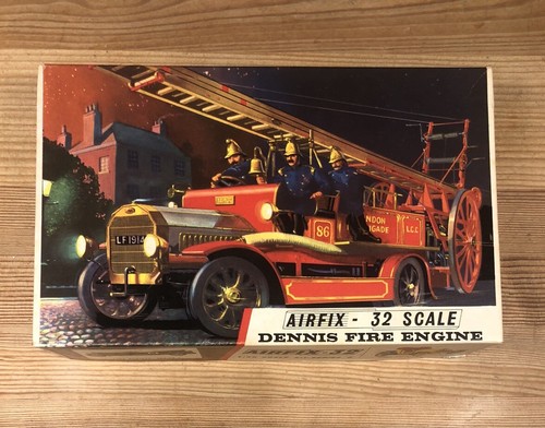 Airfix 572 dennis fire engine - 572,